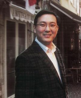 组图：疑董卿爱子首曝光 揭隐婚富商老公身份
