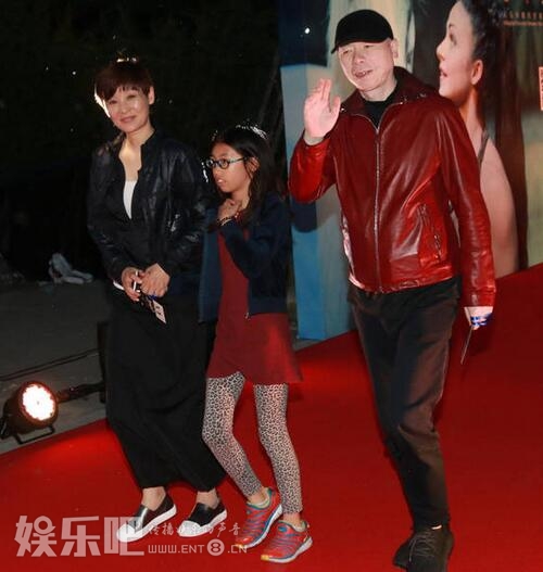 冯小刚徐帆一家看舞台剧 女儿曝光