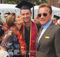施瓦辛格与前妻关系和解 共同出席儿子毕业礼