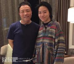 交际圈好广!窦靖童合影许巍笑容羞涩