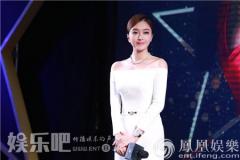 秦岚现身公益活动 小露香肩气质优雅