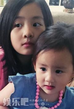黄磊家有女初长成 多多搂妹妹合照颜值惊人