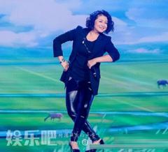 “谢大脚”于月仙穿皮裤登台,就是腿有点粗…(图)