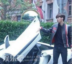 经纪人承认李易峰兰博基尼撞桥墩 正处理后续事宜