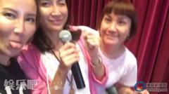 李玟与2姐姐唱卡拉OK 高鼻梁五官相似宛如三胞胎(图)
