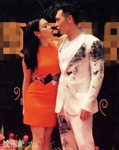 钟丽缇秀钻戒10月办婚礼 与小男友玩亲亲