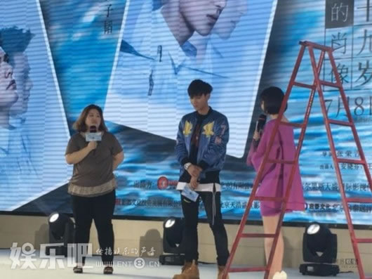 黄子韬带着哭腔说：不知为什么社会变成这样