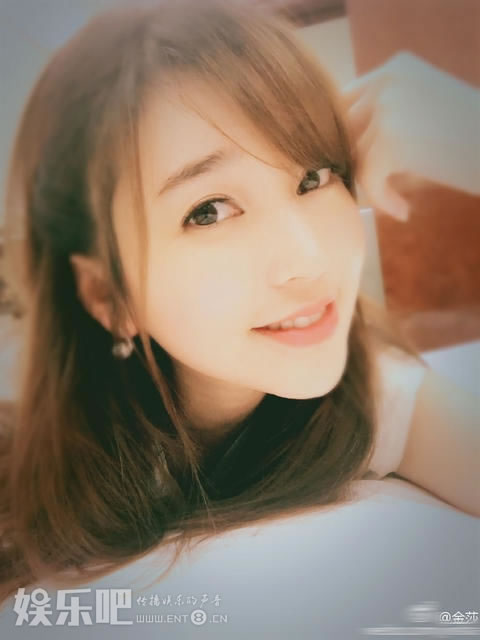 金莎晒自拍