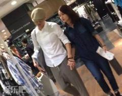杨丞琳李荣浩东京约会 十指紧扣逛街被拍