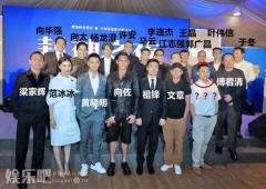 黄晓明被李连杰晒照出卖 “教主”身高再度被热议