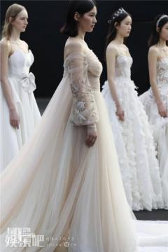 �ڴ�����ǰ�������Ե��к������š���GALIA LAHAV